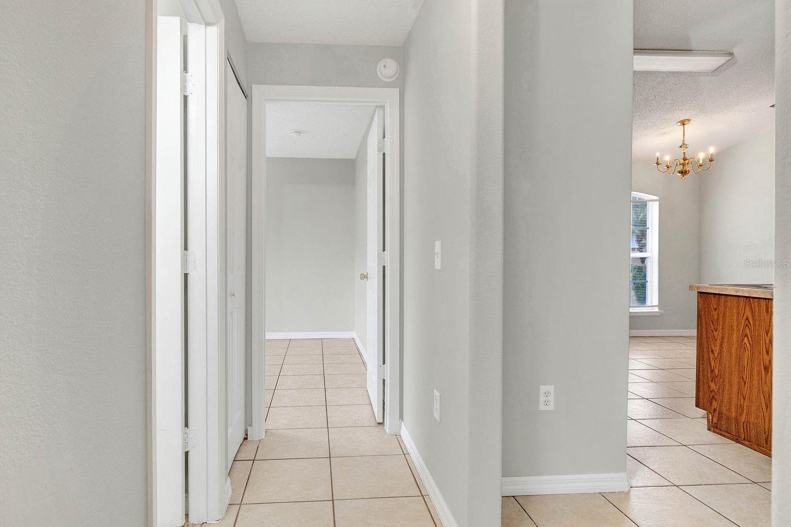 Listing photo id 13 for 1150 Orne Court