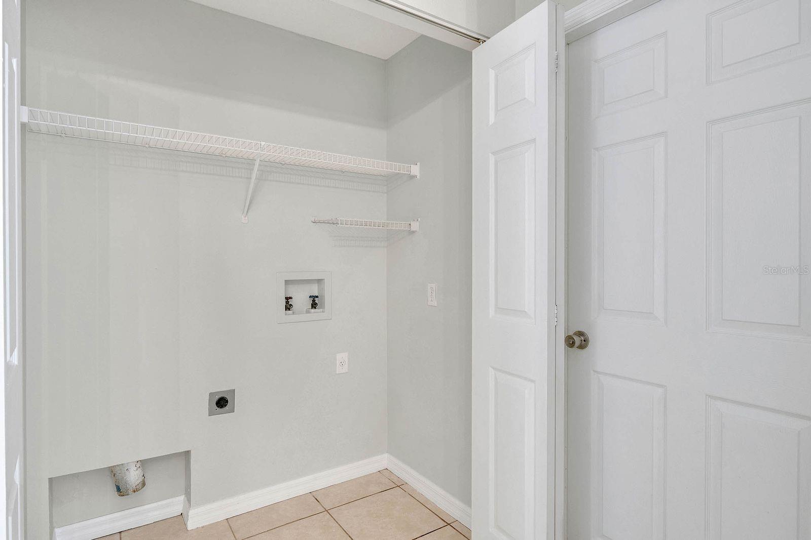 Listing photo id 16 for 1150 Orne Court