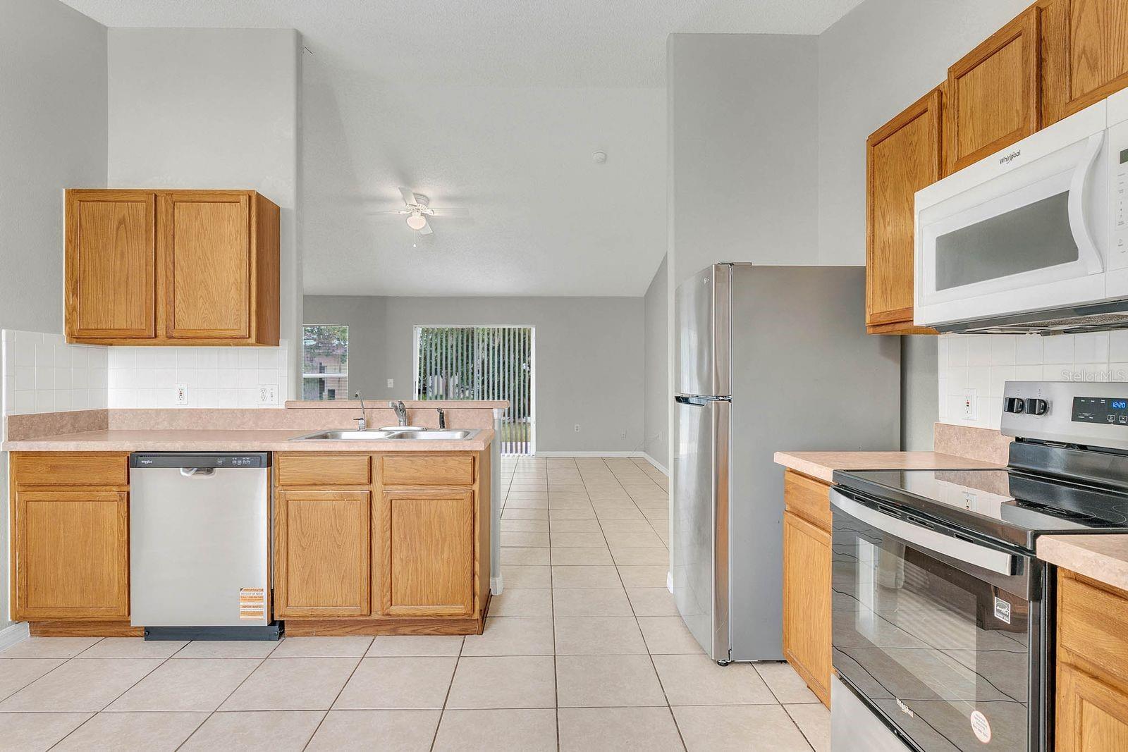 Listing photo id 6 for 1150 Orne Court