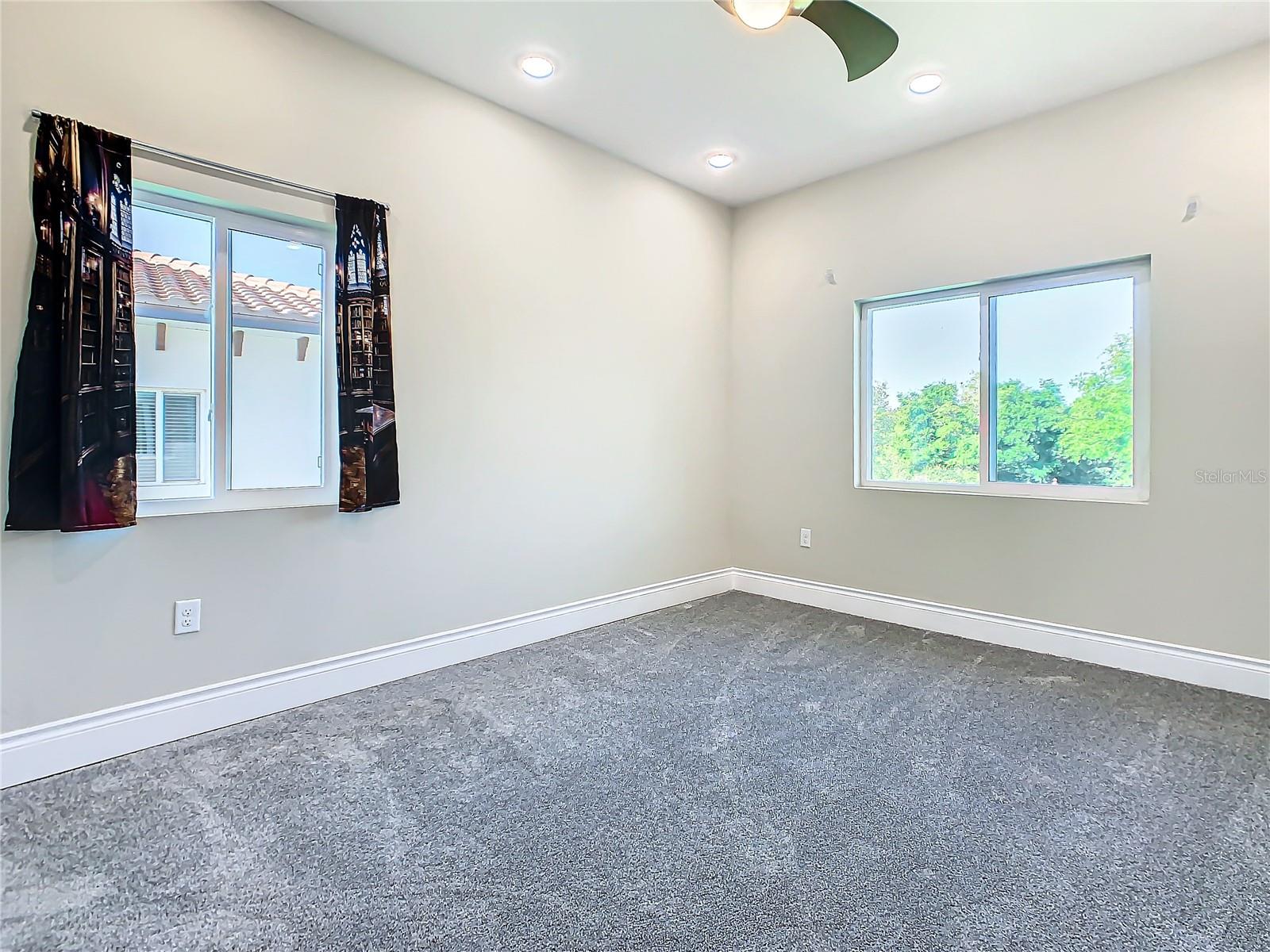 Image 30 of 67 For 2000 Greenbriar Terrace