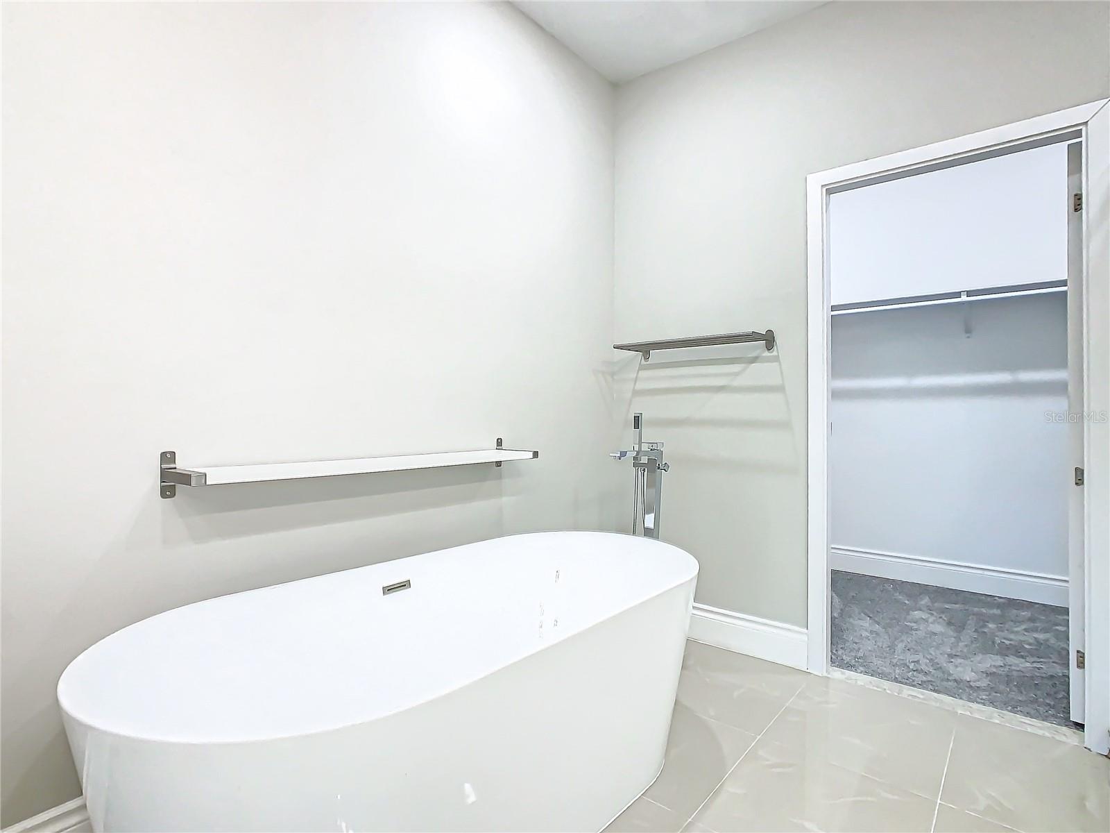 Image 37 of 67 For 2000 Greenbriar Terrace