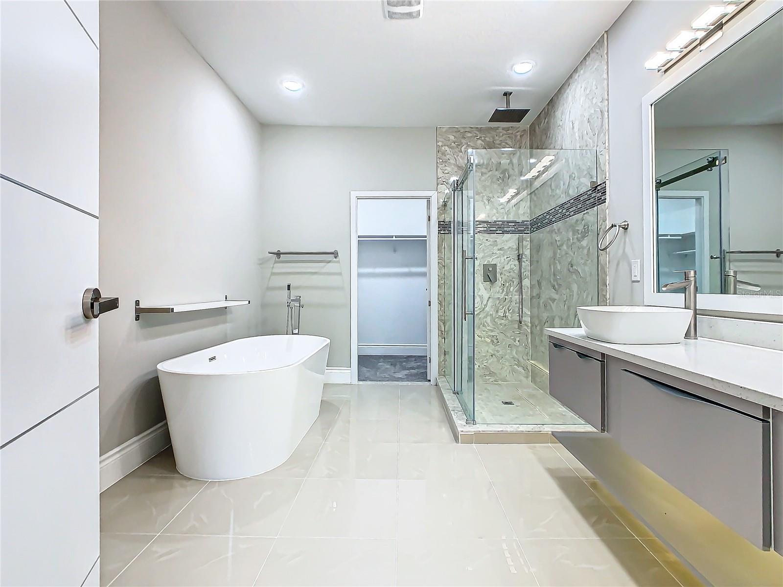 Image 4 of 67 For 2000 Greenbriar Terrace