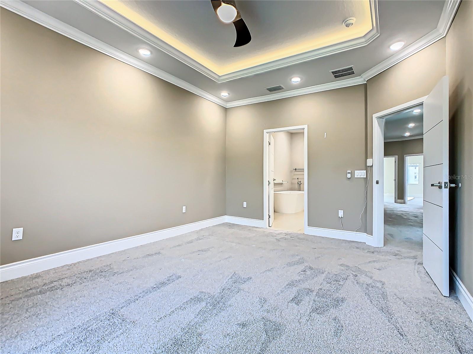 Image 41 of 67 For 2000 Greenbriar Terrace