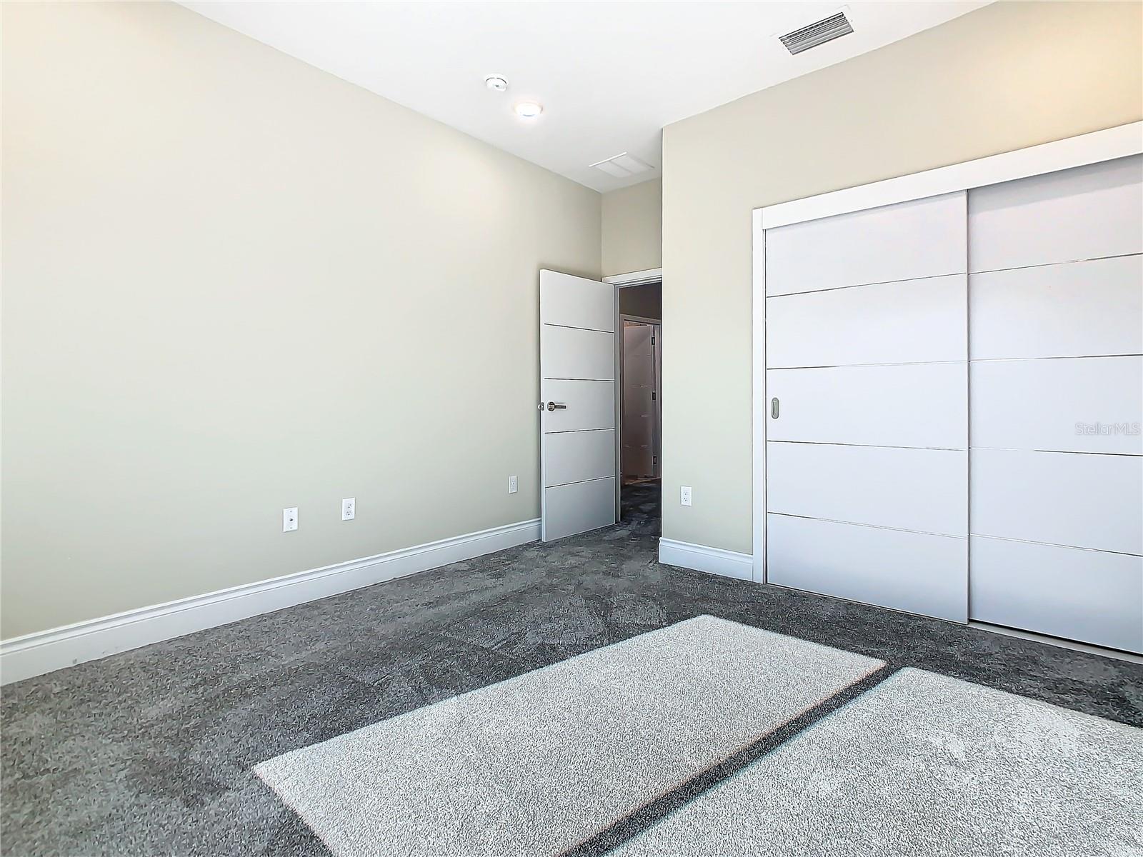 Image 45 of 67 For 2000 Greenbriar Terrace