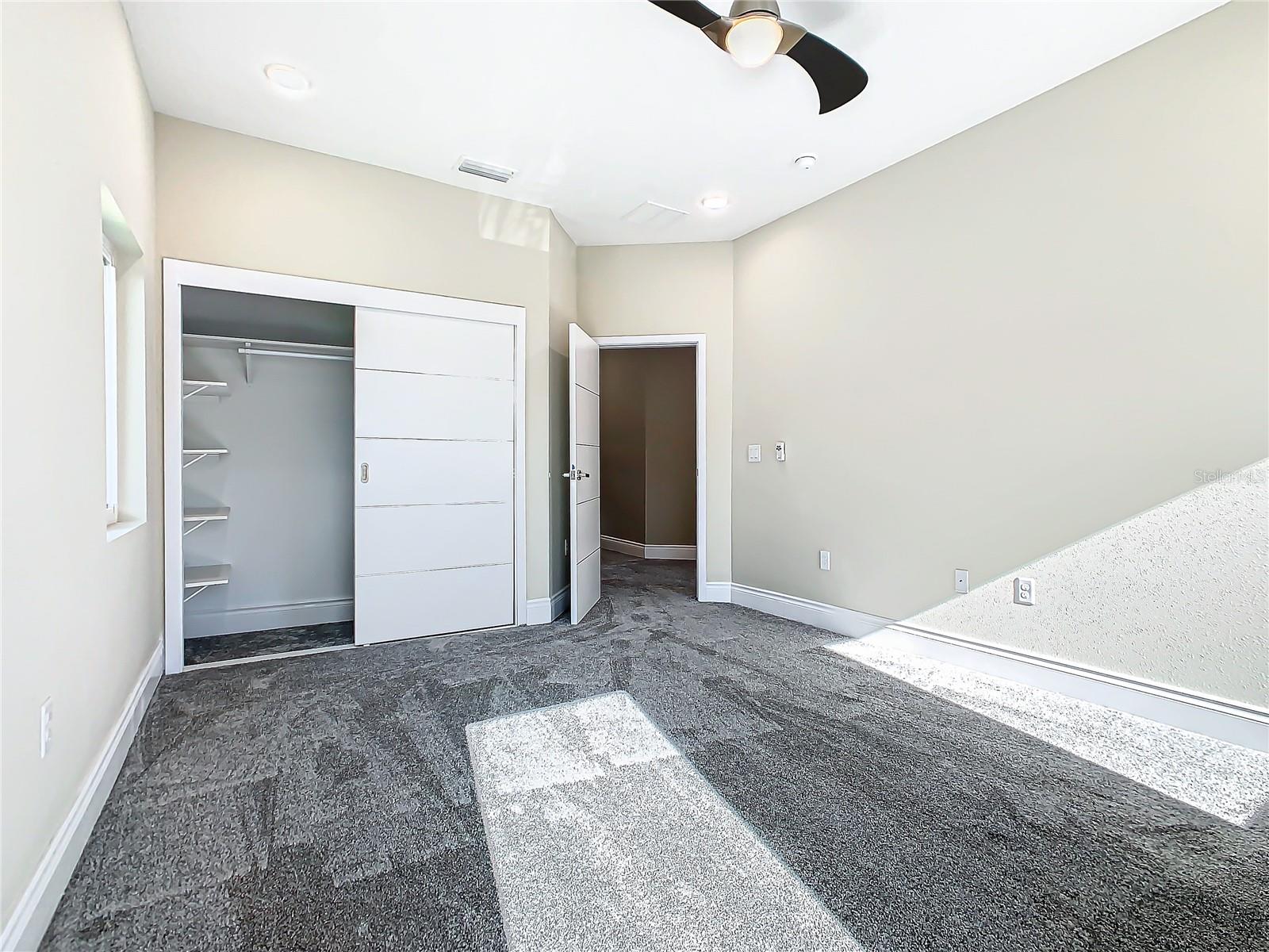 Image 50 of 67 For 2000 Greenbriar Terrace