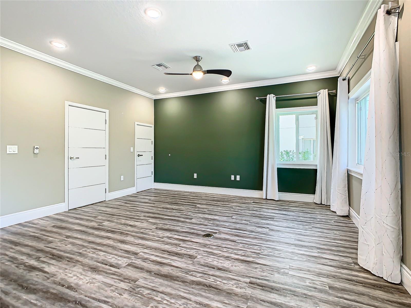 Image 54 of 67 For 2000 Greenbriar Terrace