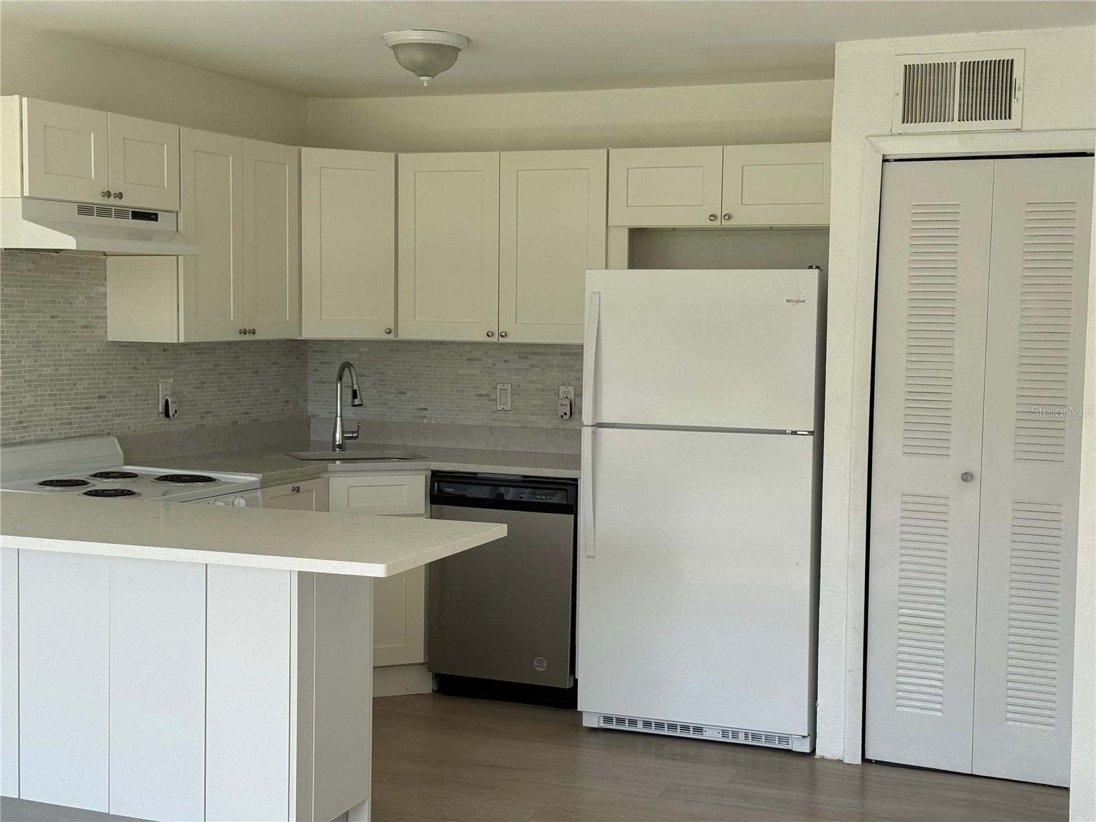 Image 3 of 11 For 4760 Walden Circle 526