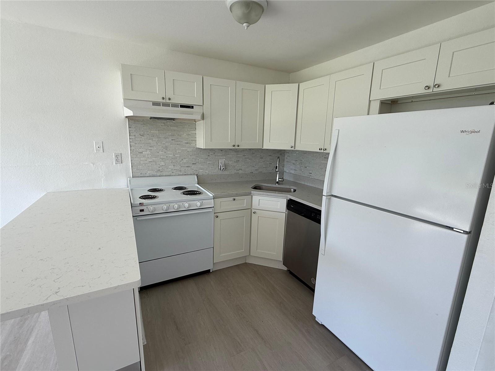 Image 7 of 11 For 4760 Walden Circle 526
