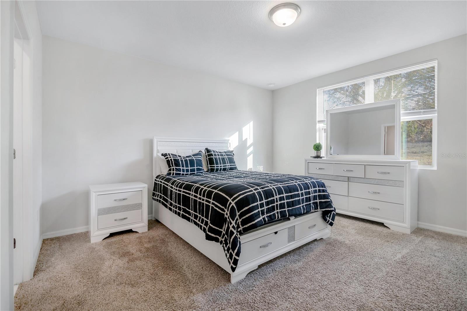 Image 10 of 18 For 956 Cambridge Drive
