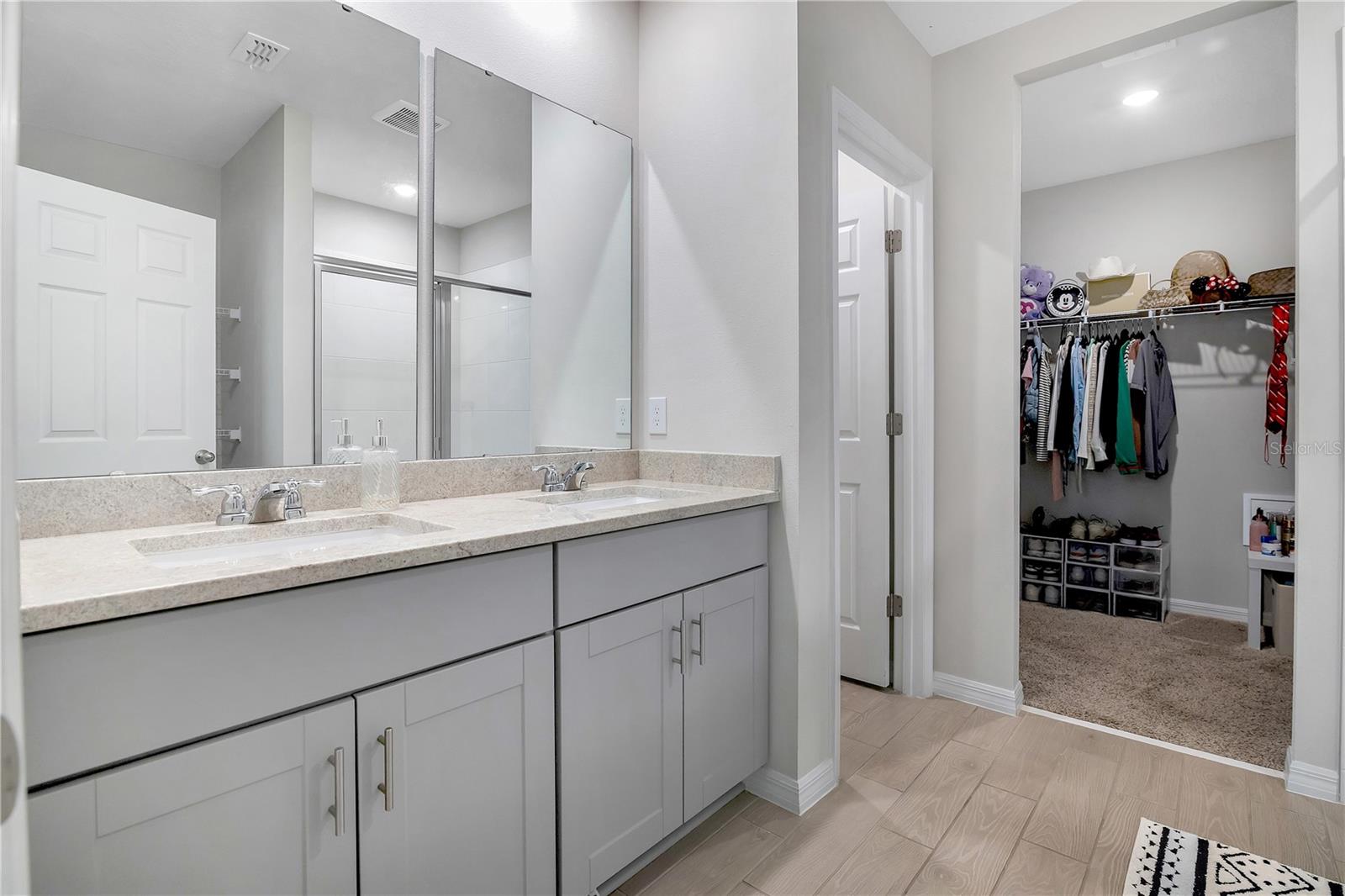 Image 11 of 18 For 956 Cambridge Drive