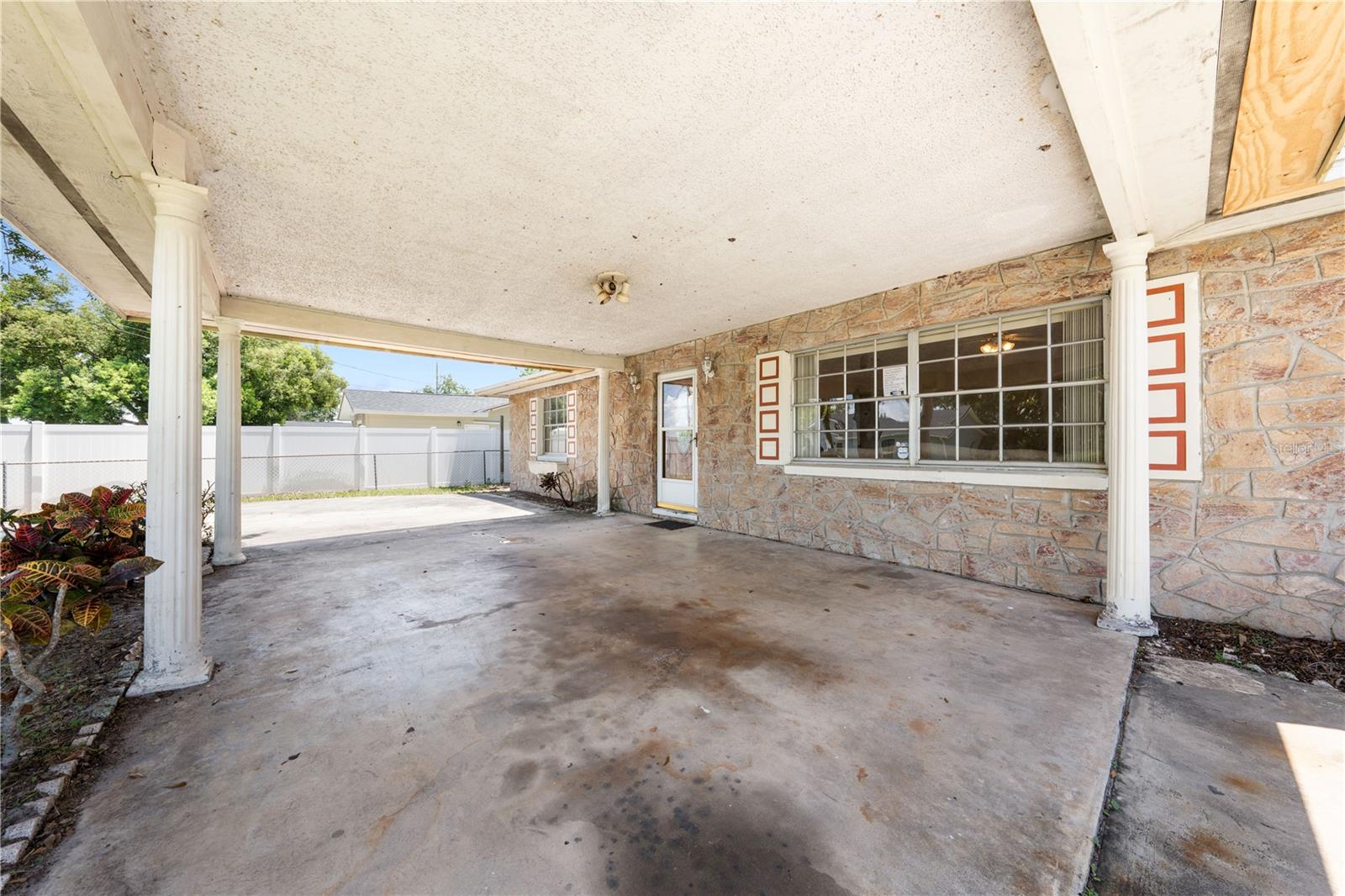 Image 11 of 63 For 2947 Larson Street