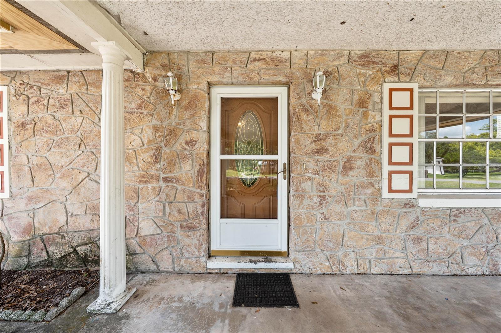 Image 13 of 63 For 2947 Larson Street
