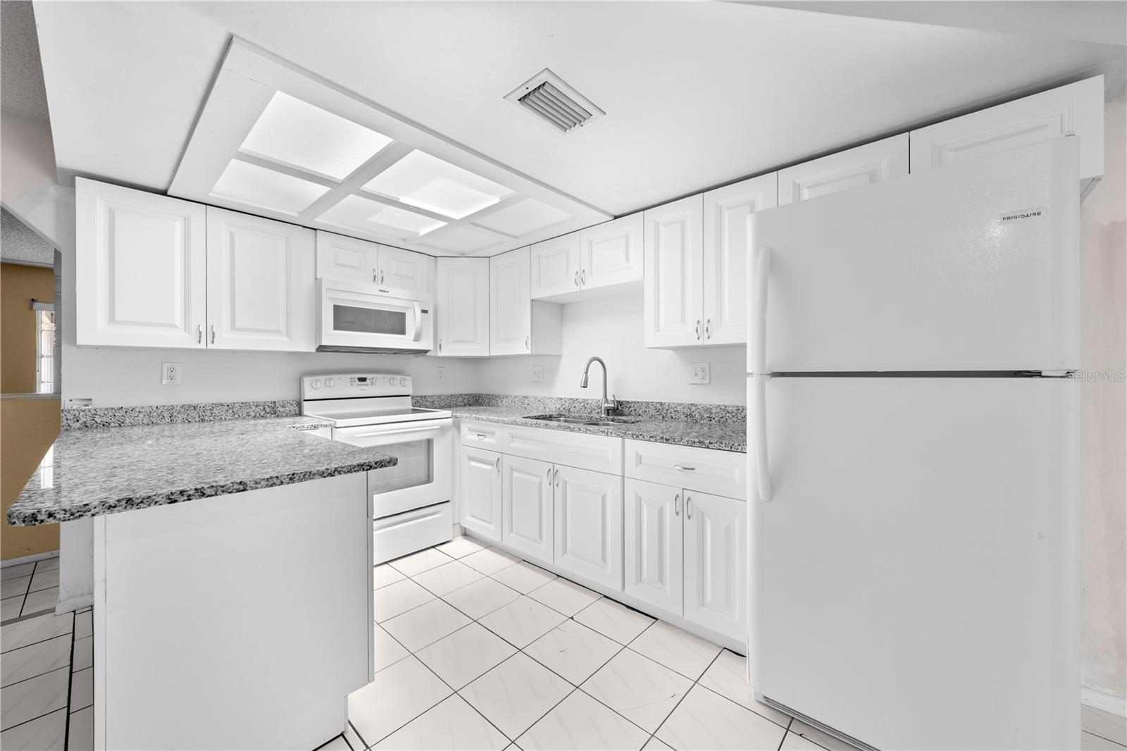 Image 33 of 63 For 2947 Larson Street