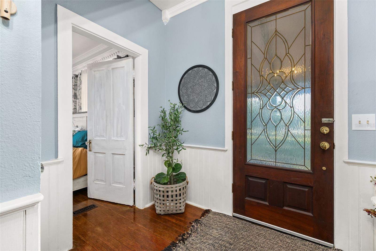 Image 13 of 99 For 525 Blue Springs Avenue