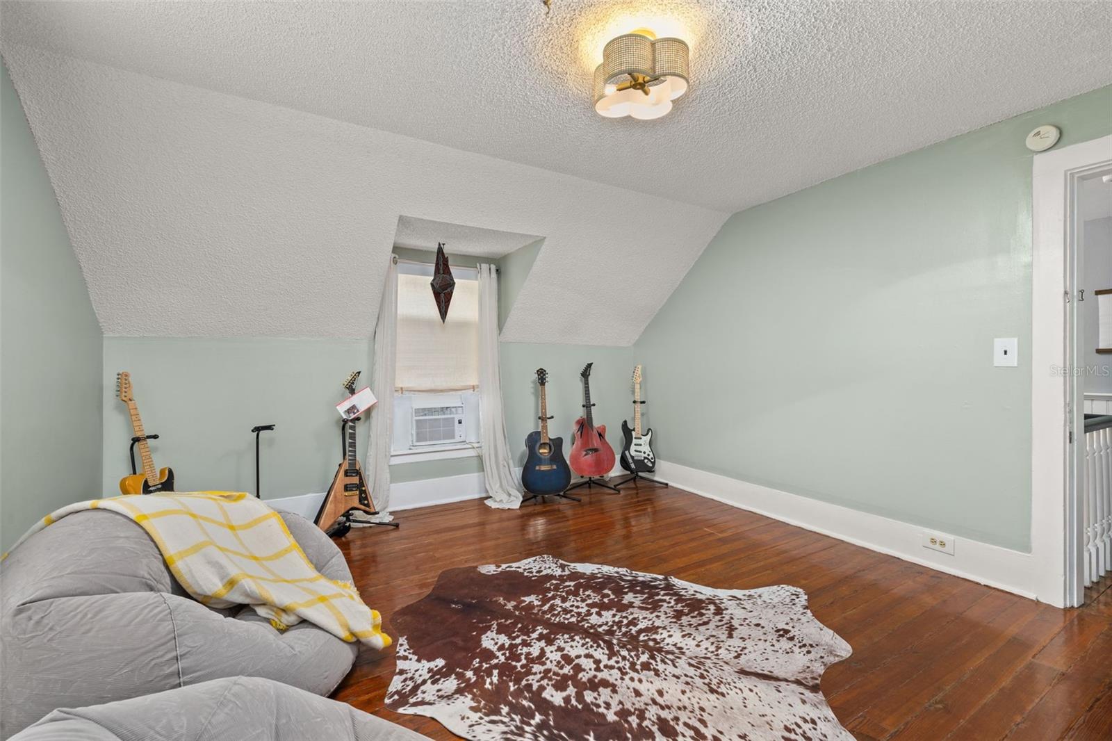 Image 42 of 99 For 525 Blue Springs Avenue