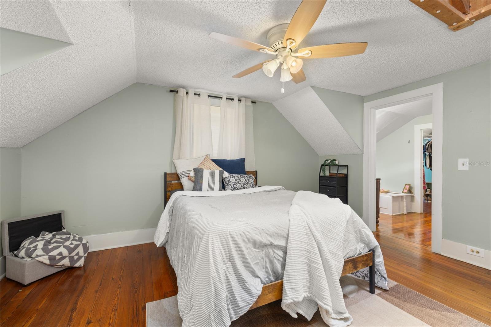 Image 43 of 99 For 525 Blue Springs Avenue