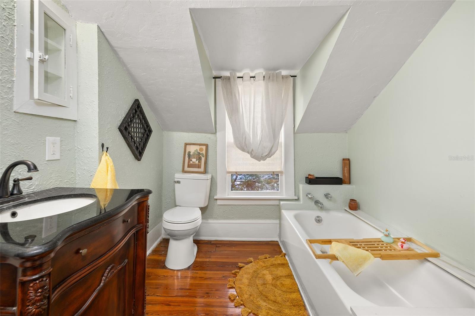 Image 46 of 99 For 525 Blue Springs Avenue