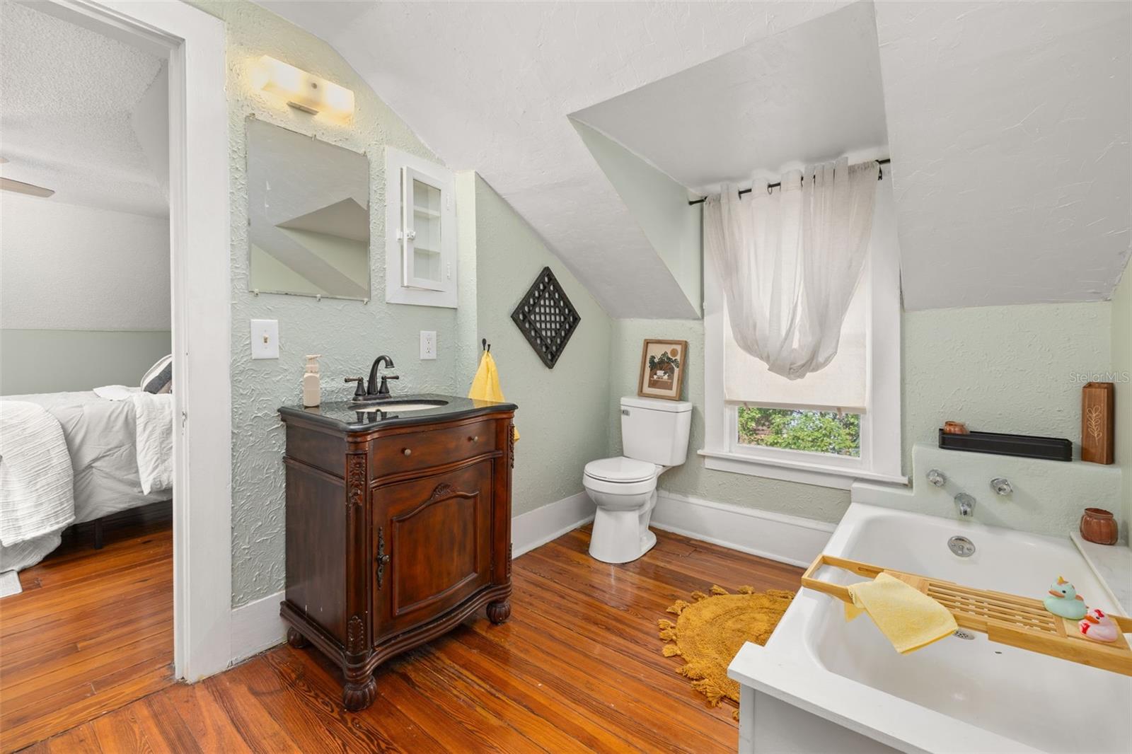 Image 47 of 99 For 525 Blue Springs Avenue