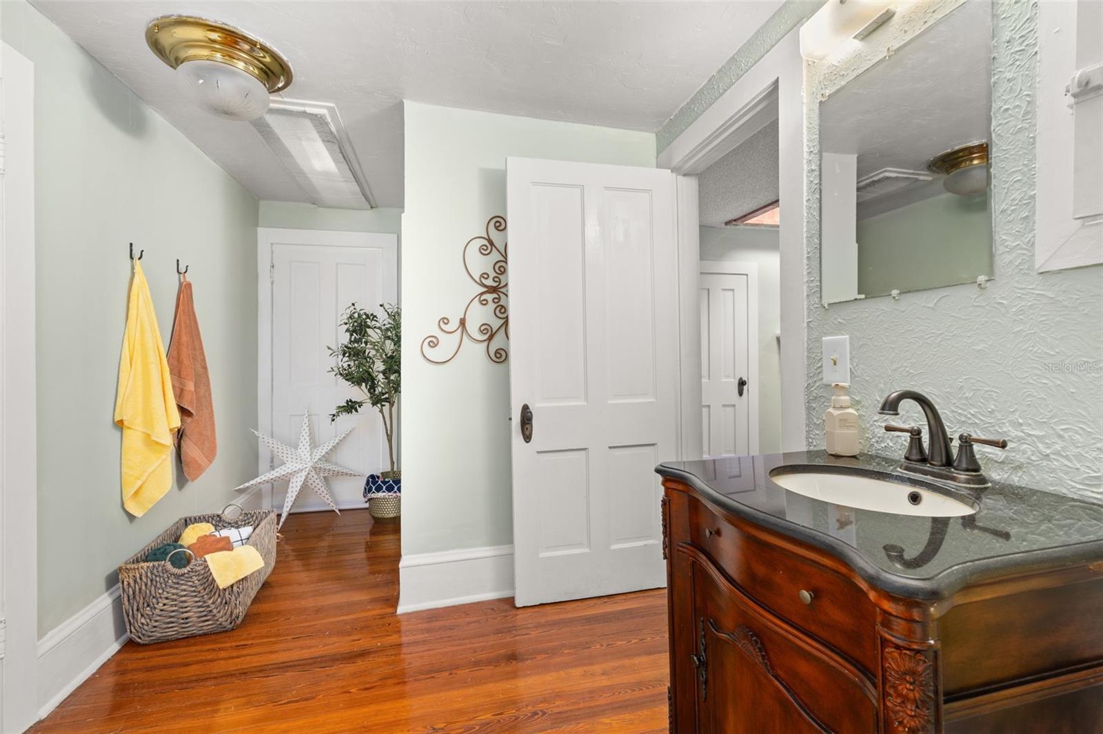 Image 48 of 99 For 525 Blue Springs Avenue