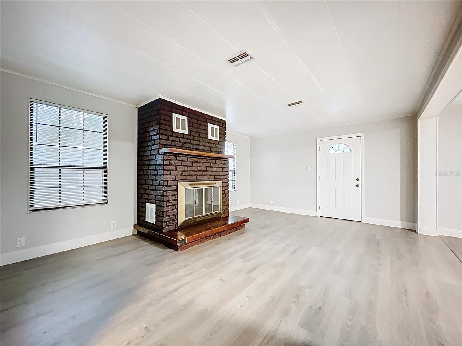 Image 2 of 30 For 1503 Woodlyn Drive