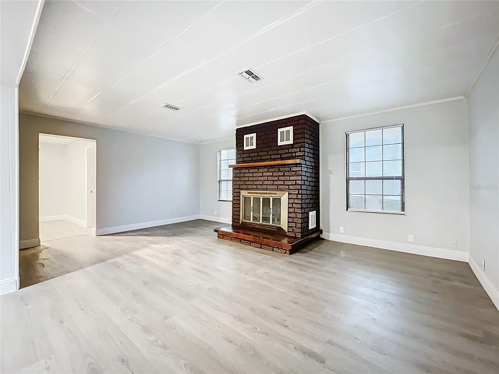 Image 5 of 30 For 1503 Woodlyn Drive