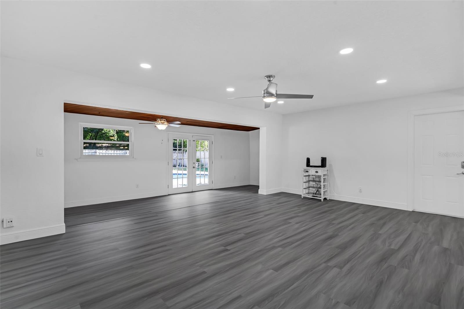 Image 12 of 68 For 807 Airport Boulevard