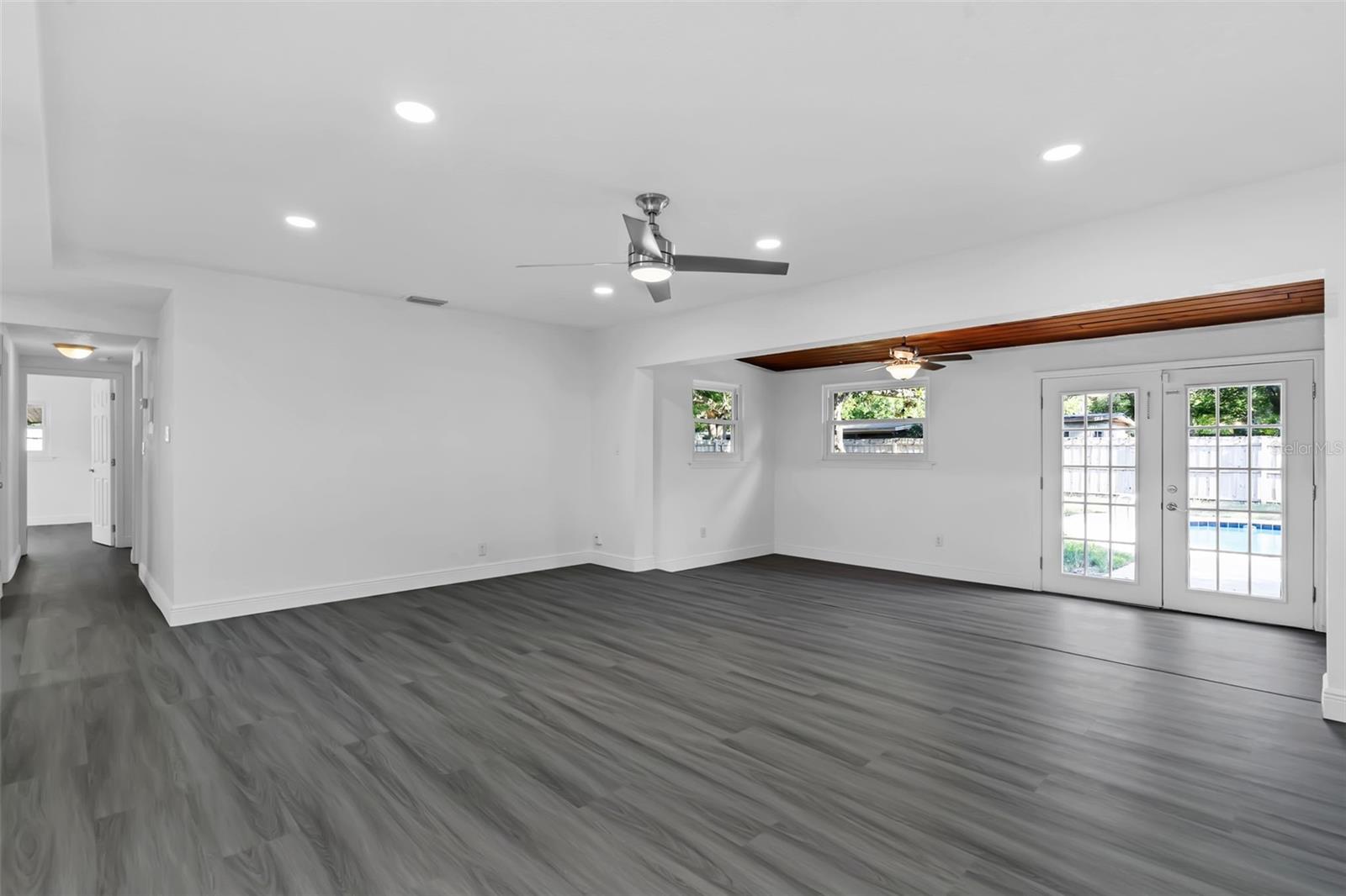 Image 13 of 68 For 807 Airport Boulevard