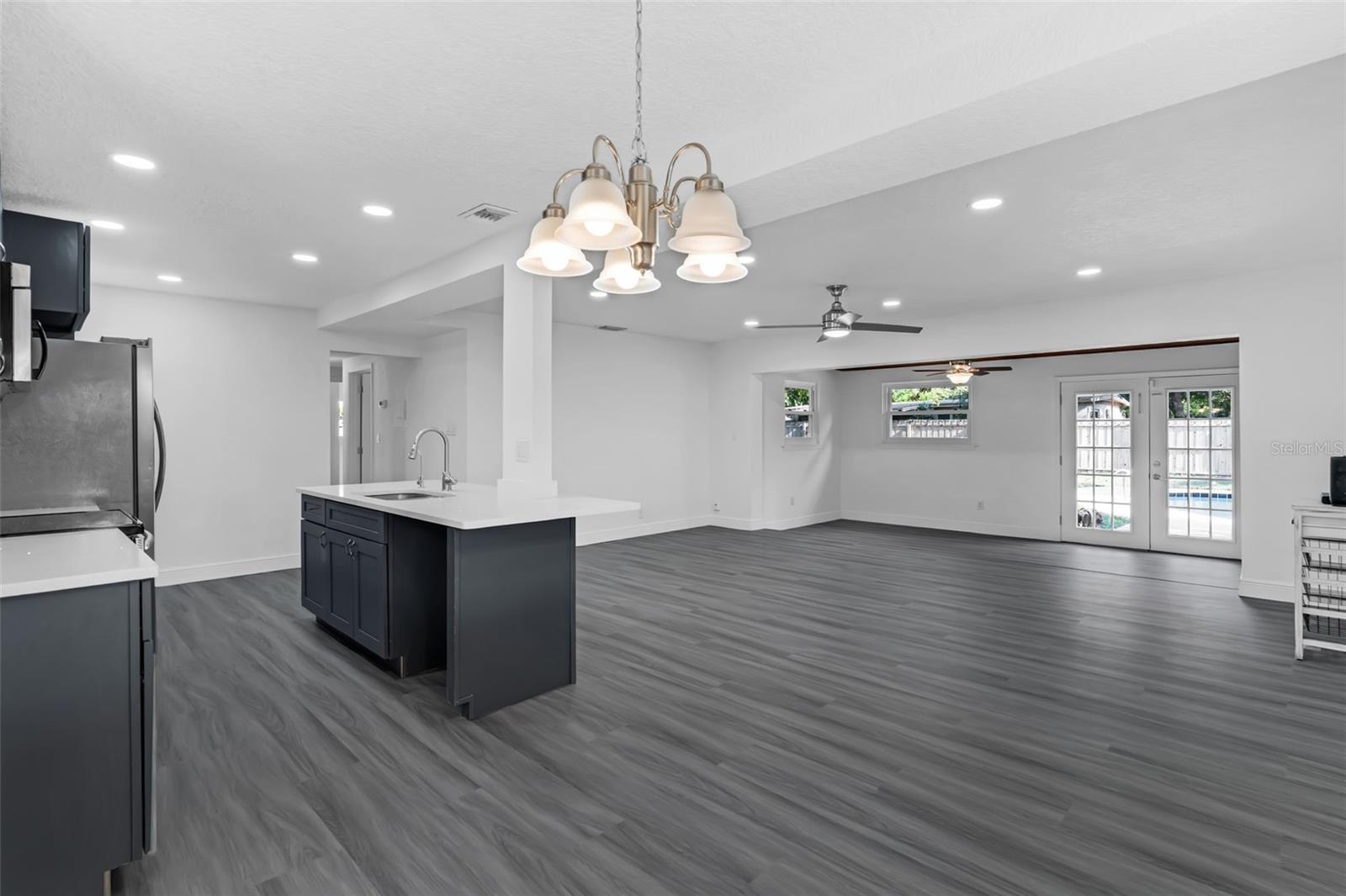 Image 14 of 68 For 807 Airport Boulevard