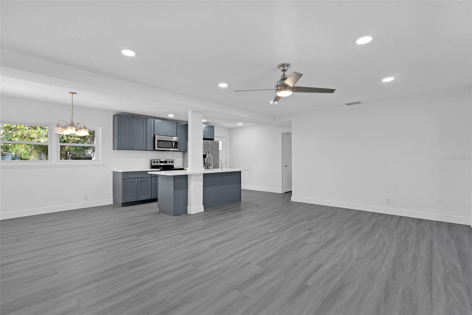 Image 15 of 68 For 807 Airport Boulevard