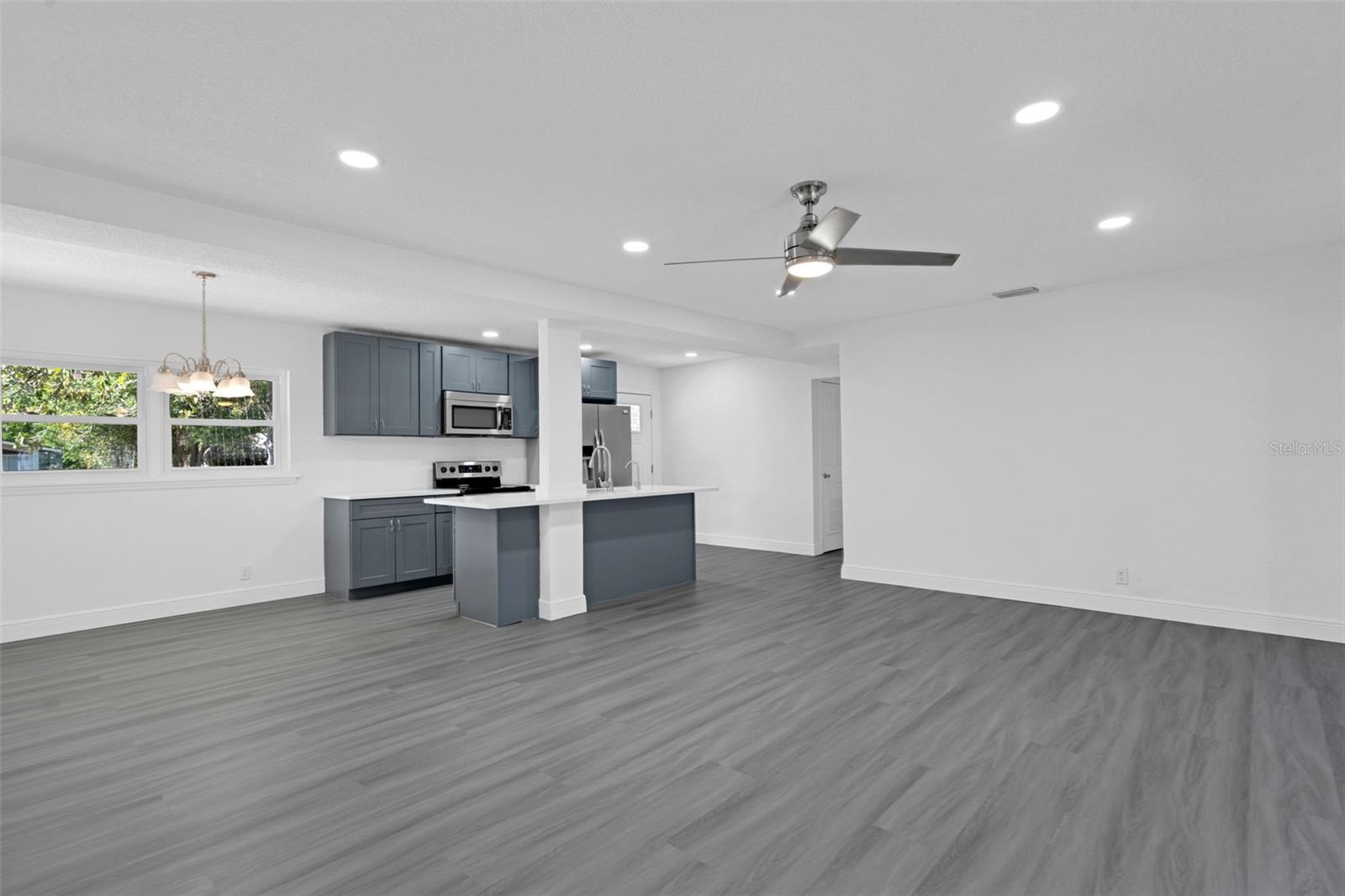 Image 18 of 68 For 807 Airport Boulevard