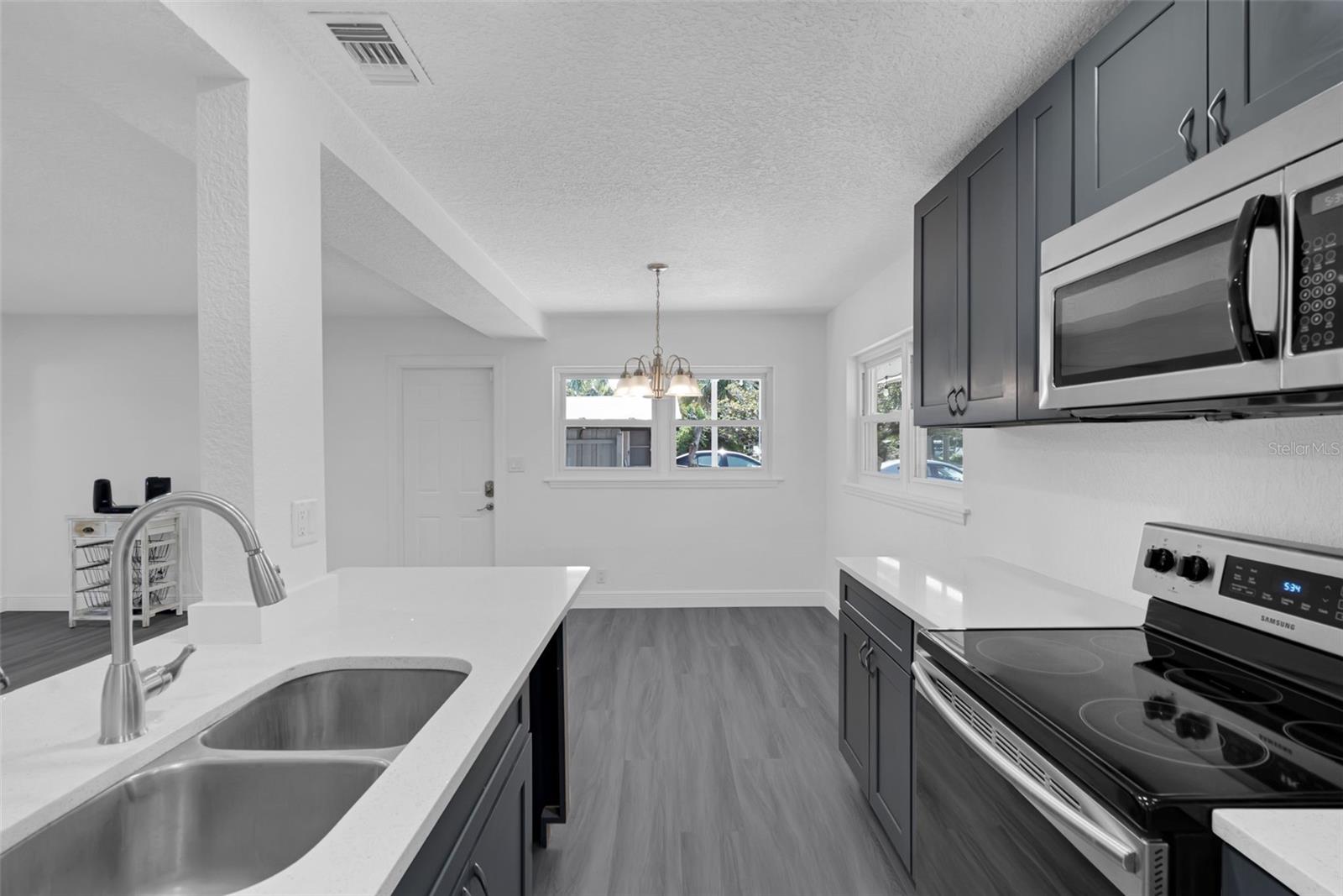 Image 24 of 68 For 807 Airport Boulevard