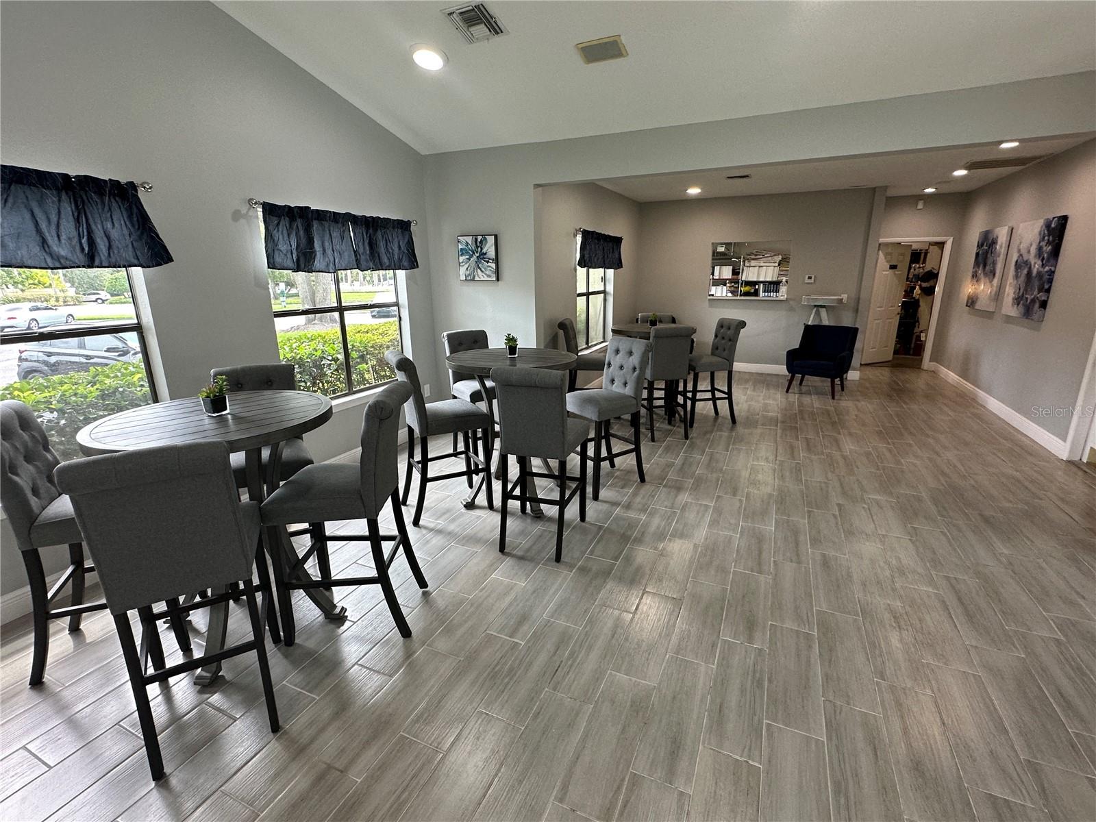 Image 19 of 23 For 3016 Parkway Blvd  201