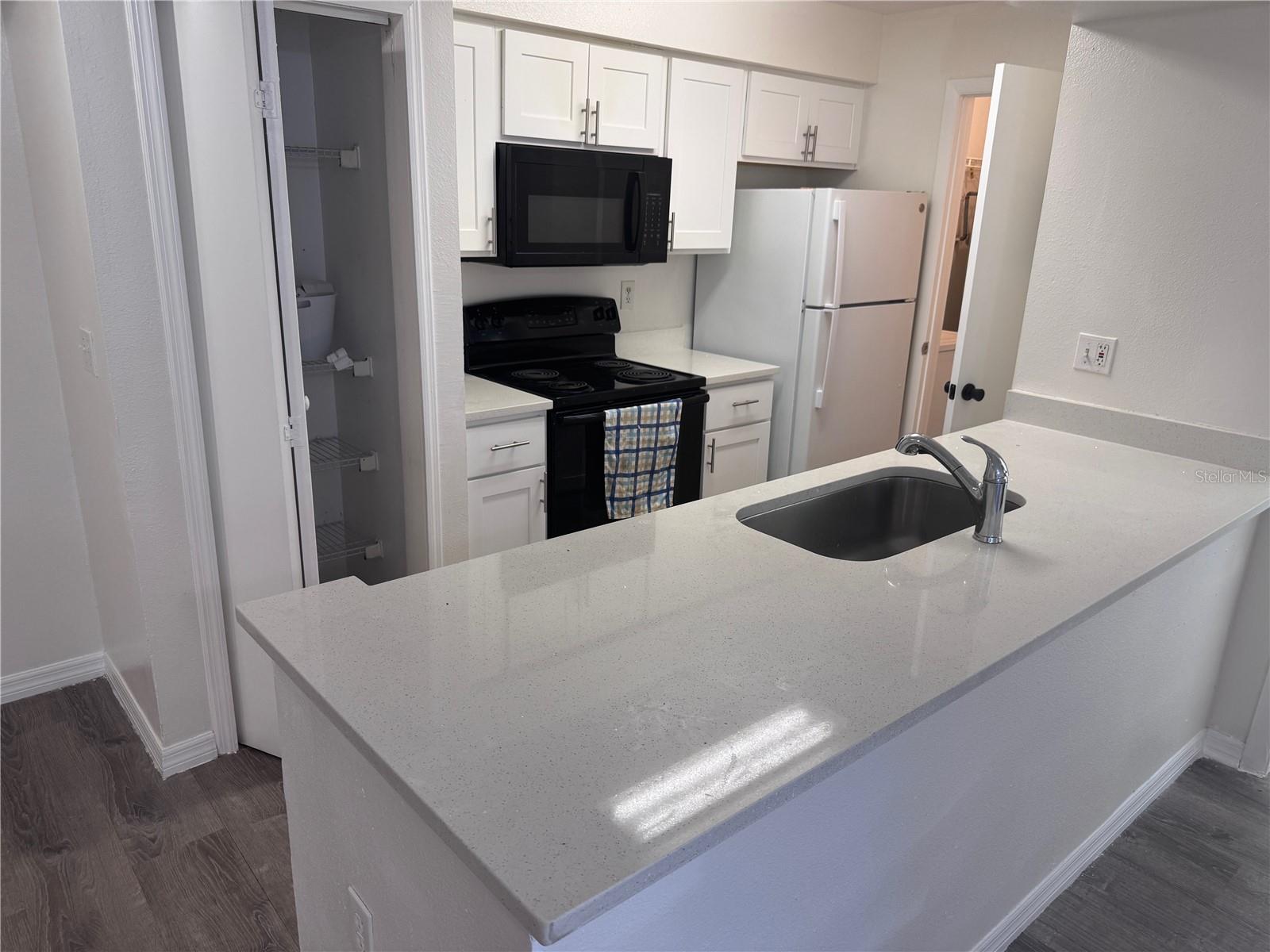 Image 3 of 23 For 3016 Parkway Blvd  201