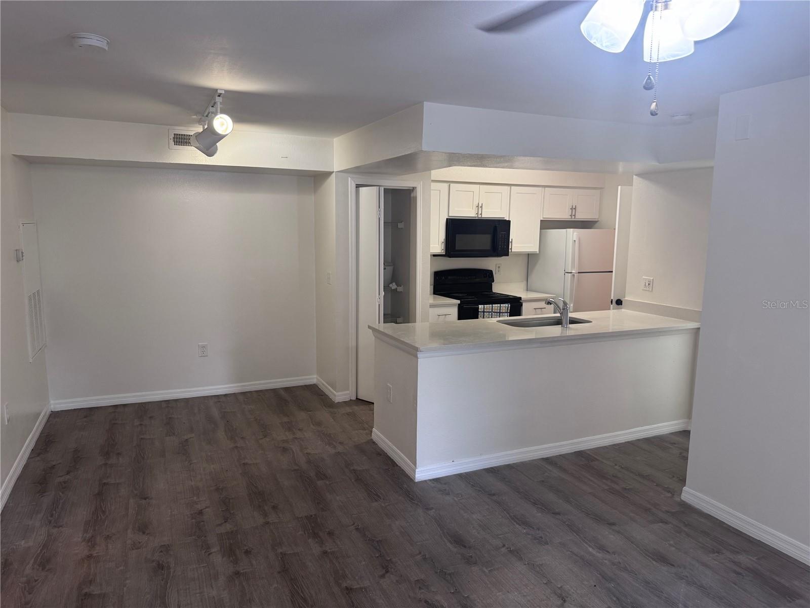 Image 5 of 23 For 3016 Parkway Blvd  201