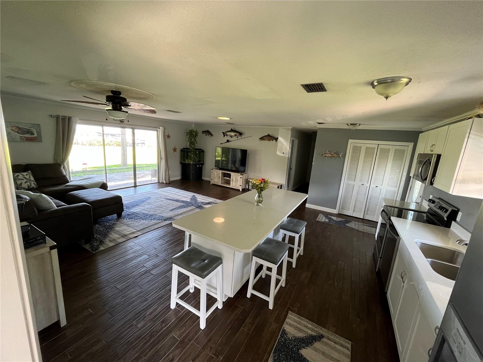 Image 3 of 30 For 203 Parkwood Lane