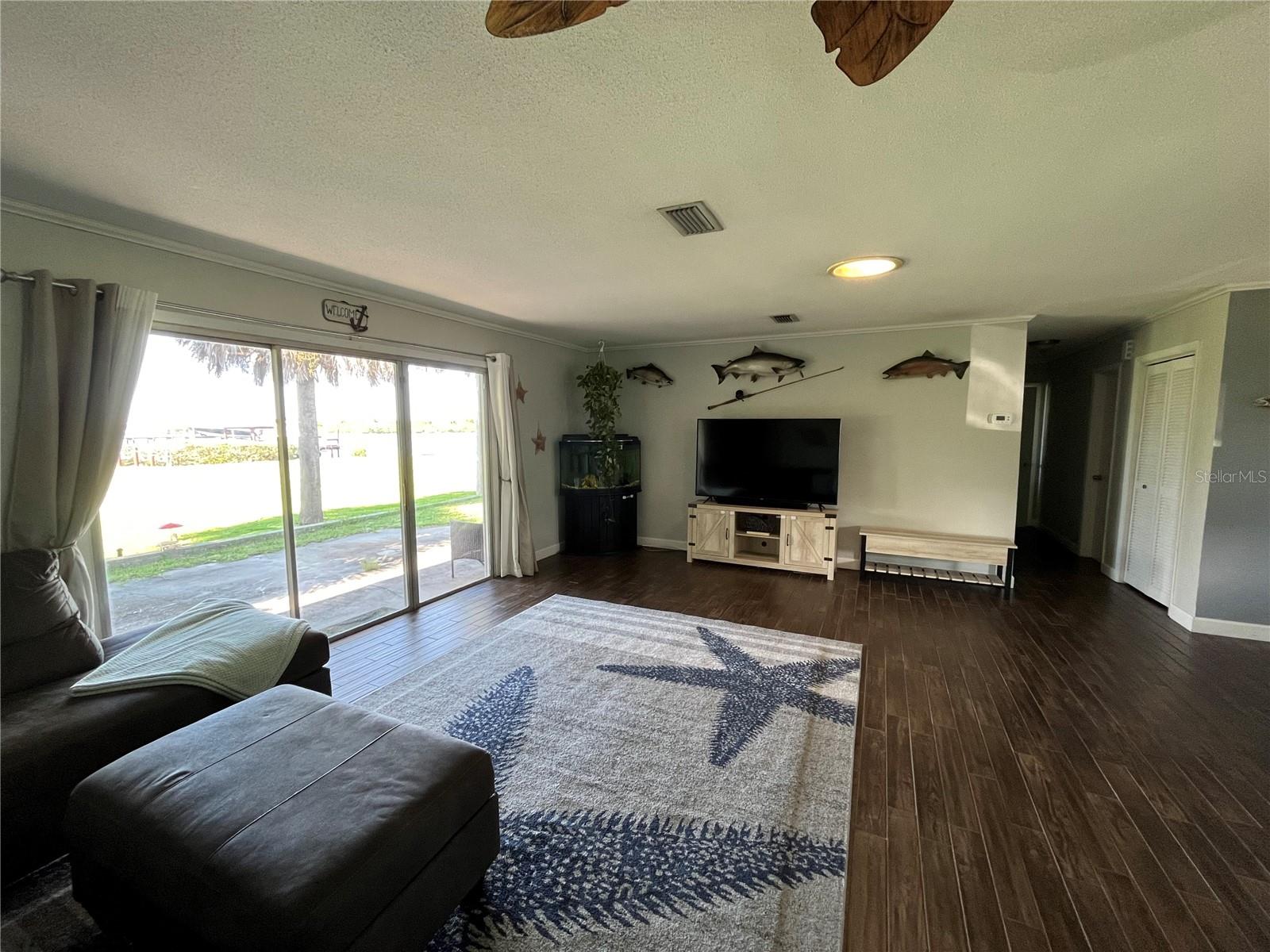 Image 5 of 30 For 203 Parkwood Lane