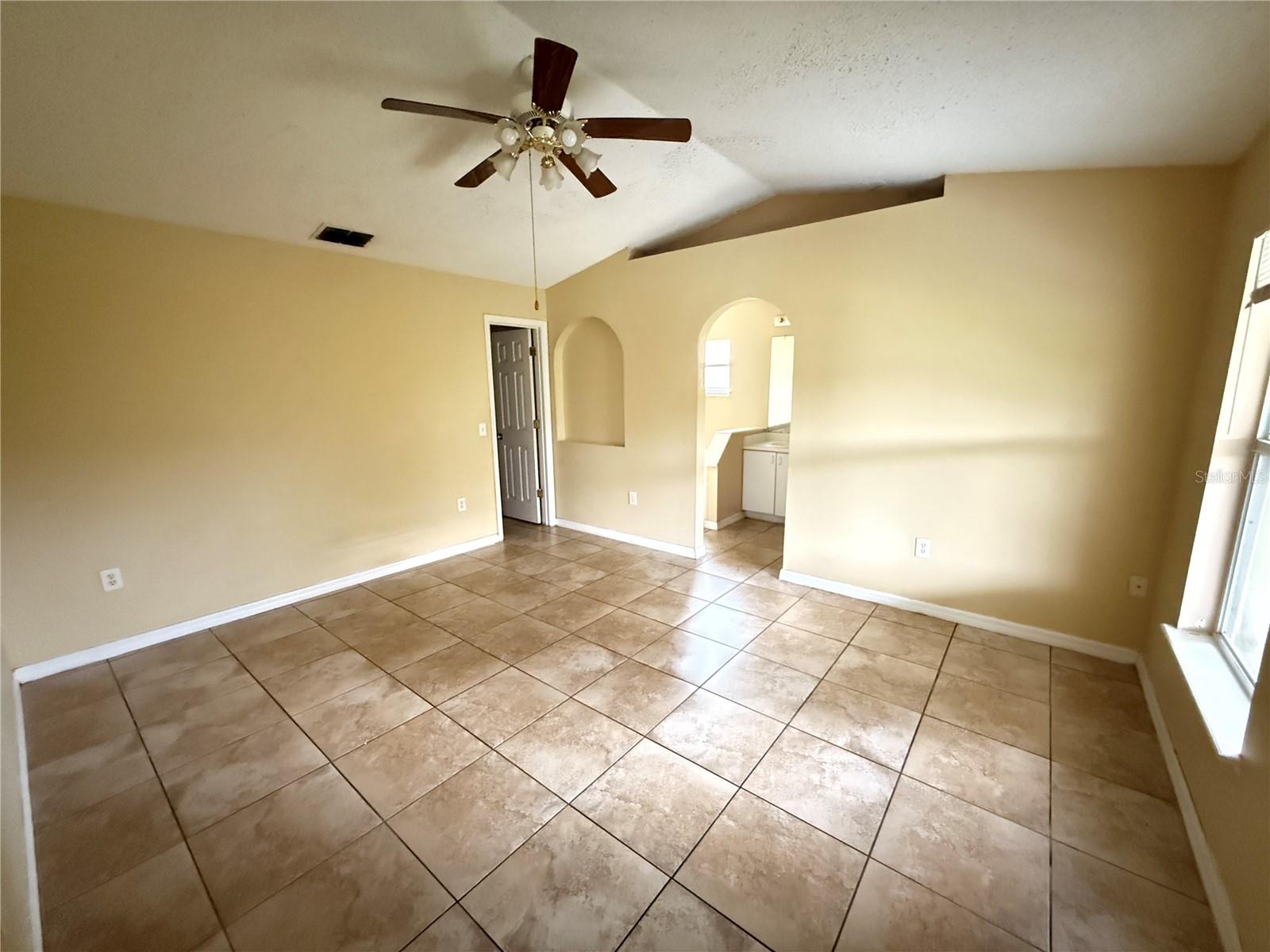 Image 11 of 17 For 462 Lark Court