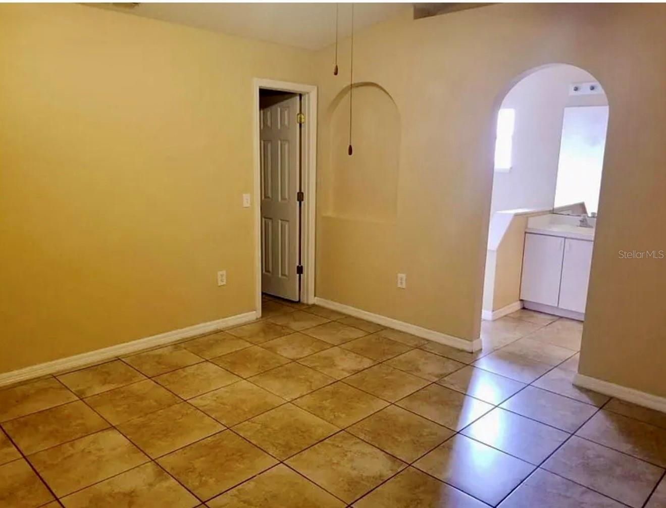 Image 4 of 7 For 462 Lark Court