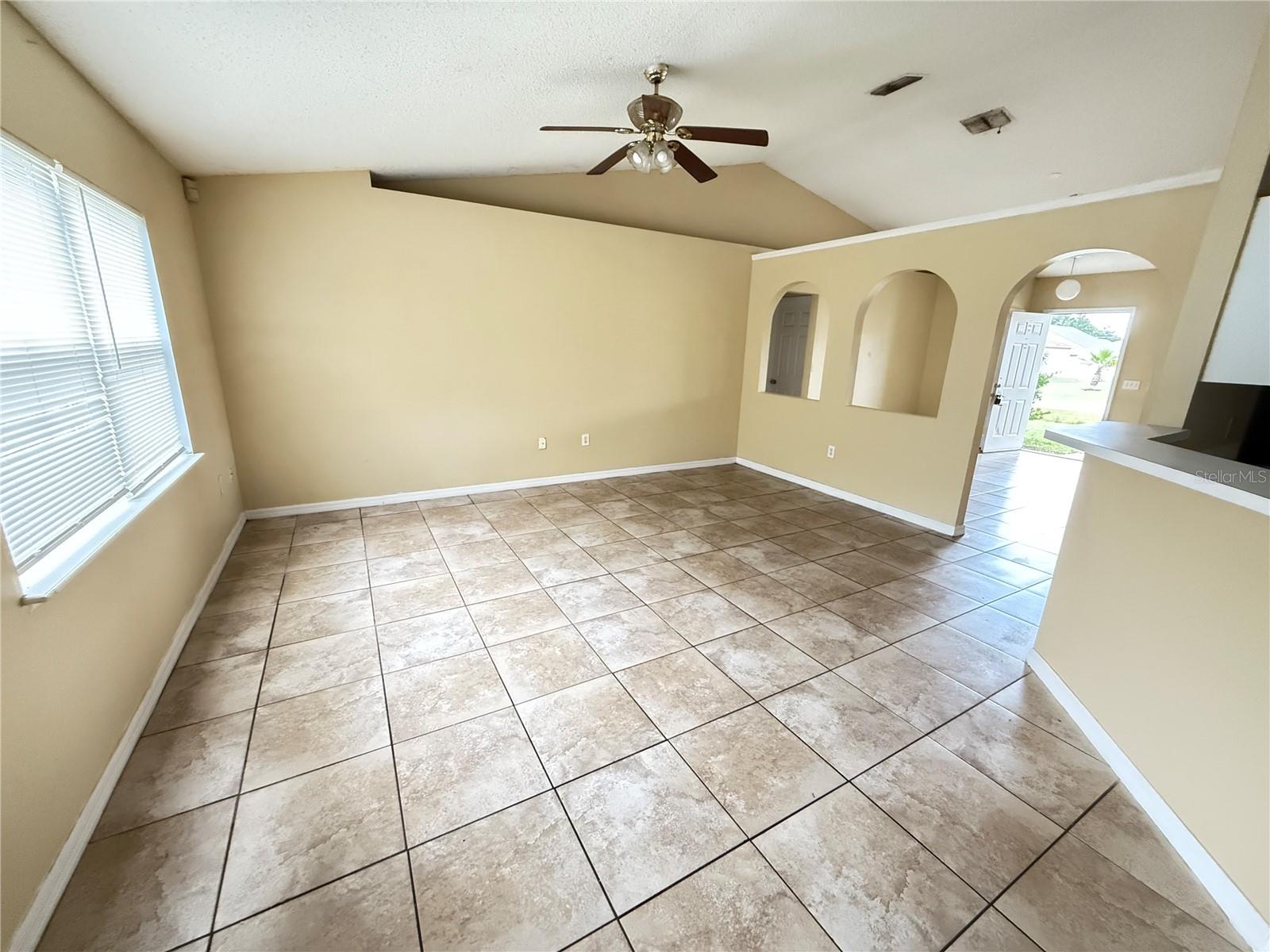 Image 9 of 17 For 462 Lark Court