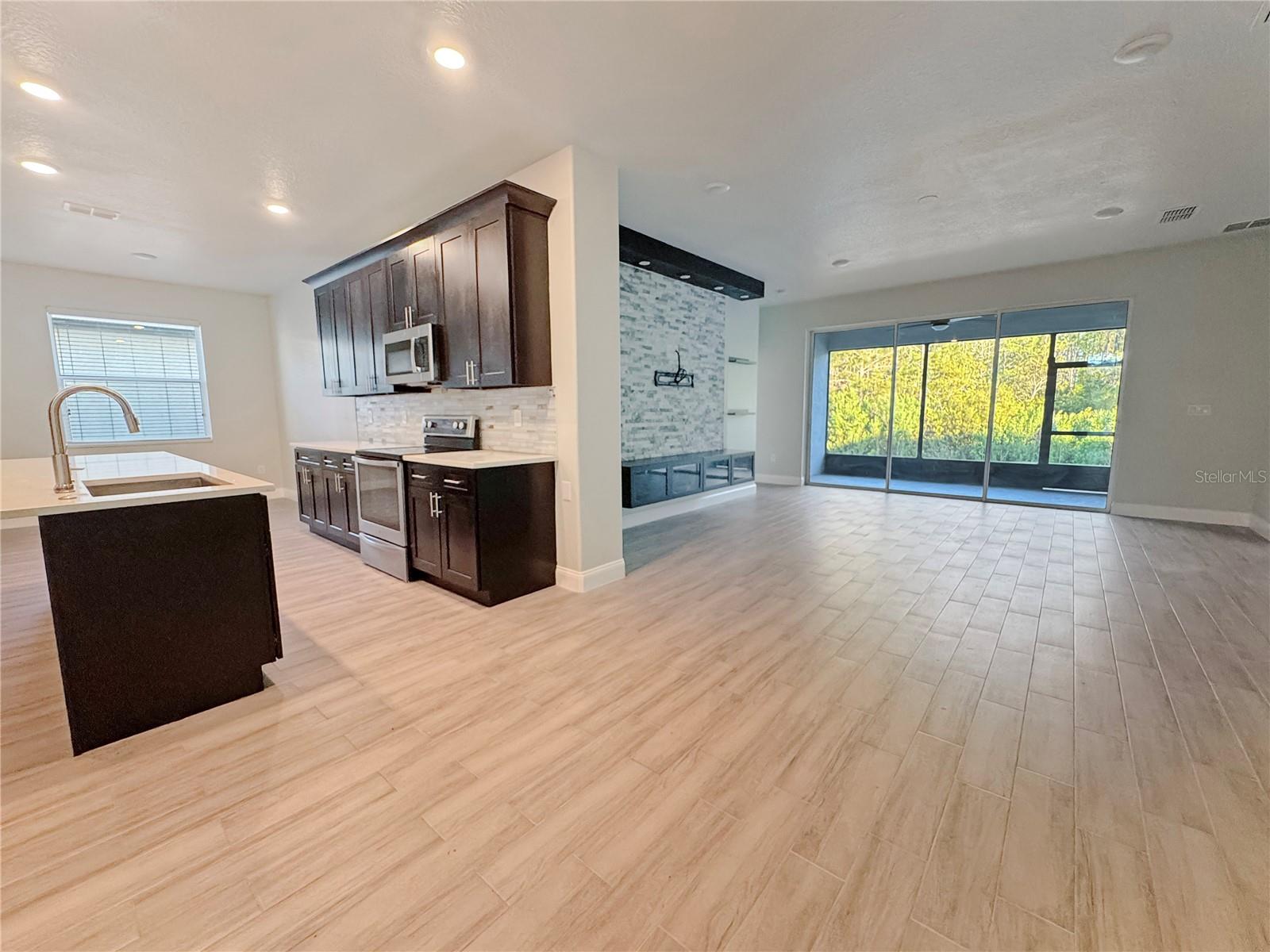 Image 4 of 27 For 2164 Crosston Circle