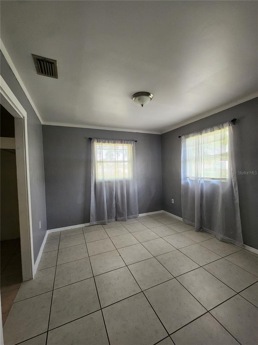 Image 10 of 18 For 1323 Hill Street