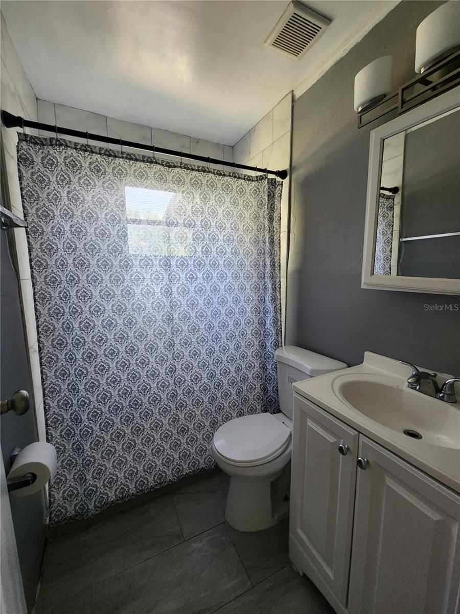 Image 16 of 18 For 1323 Hill Street