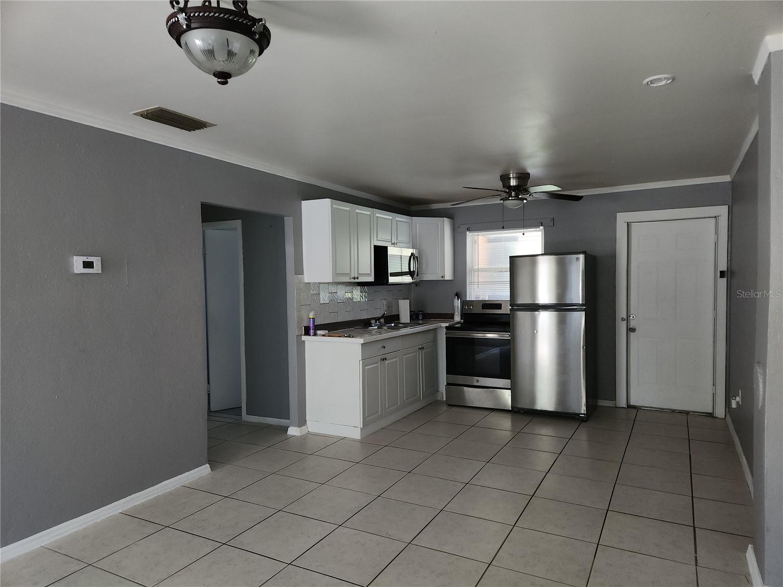 Image 6 of 18 For 1323 Hill Street