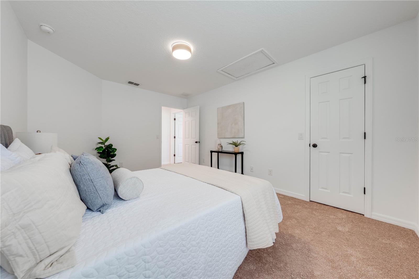 Image 19 of 76 For 5249 Villa Rosa Avenue