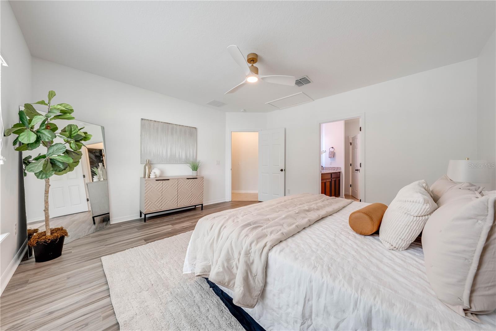 Image 37 of 76 For 5249 Villa Rosa Avenue