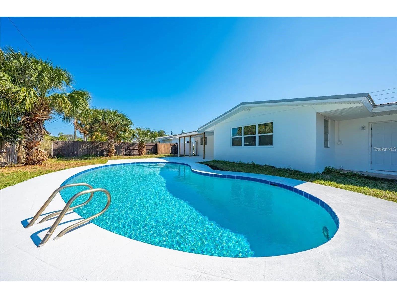 Image 18 of 29 For 380 Cassia Boulevard