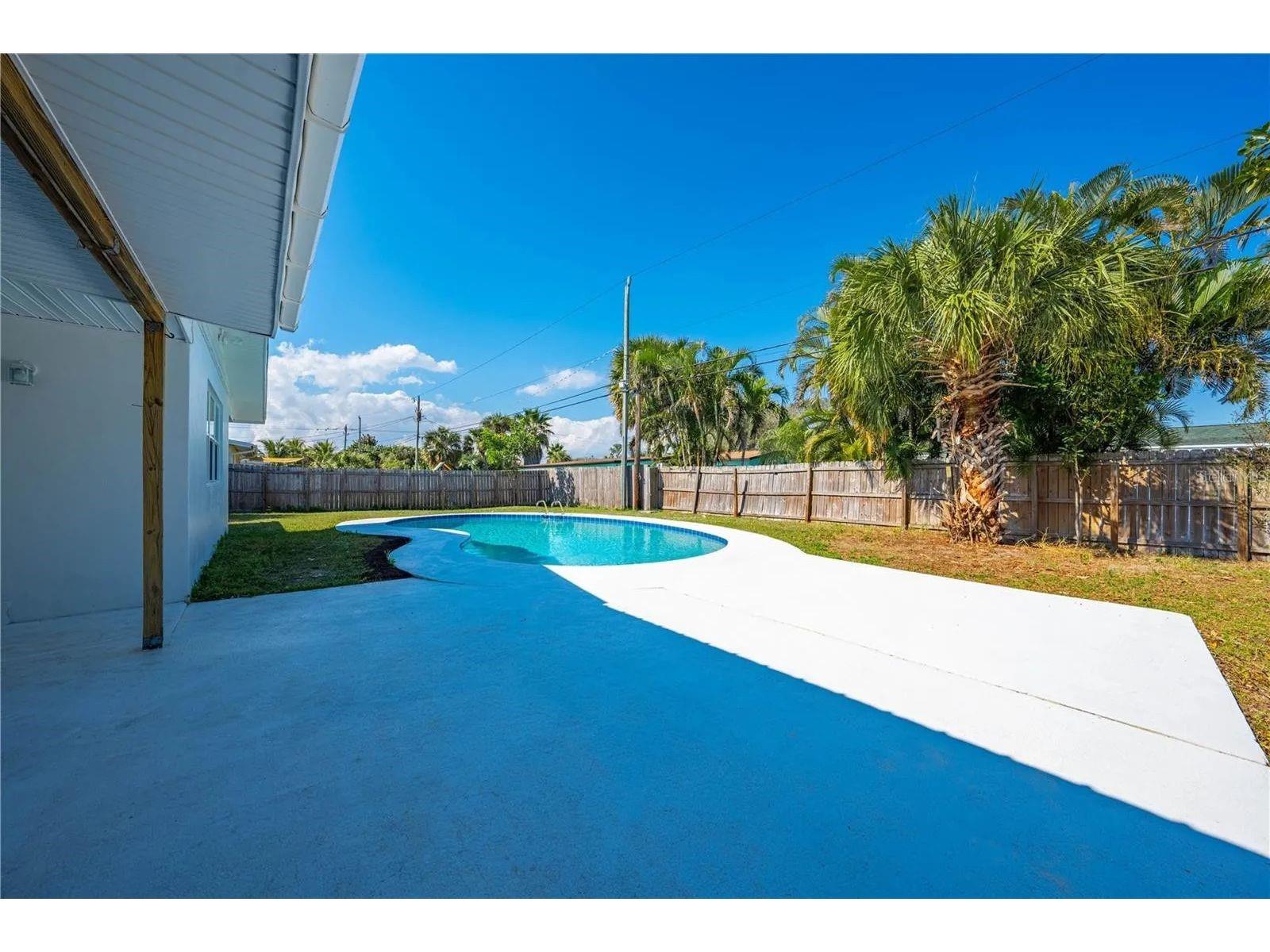 Image 20 of 29 For 380 Cassia Boulevard