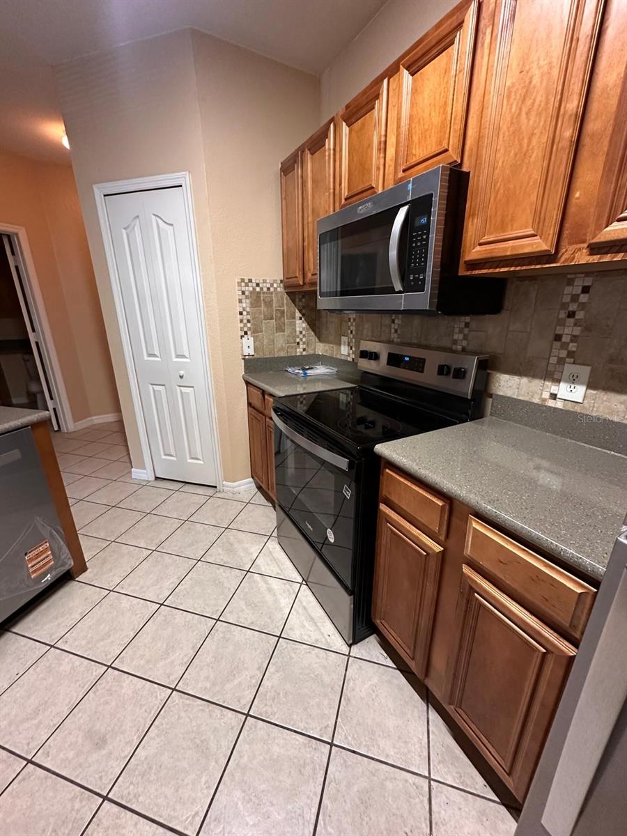 Image 26 of 28 For 6159 Metrowest Boulevard 107