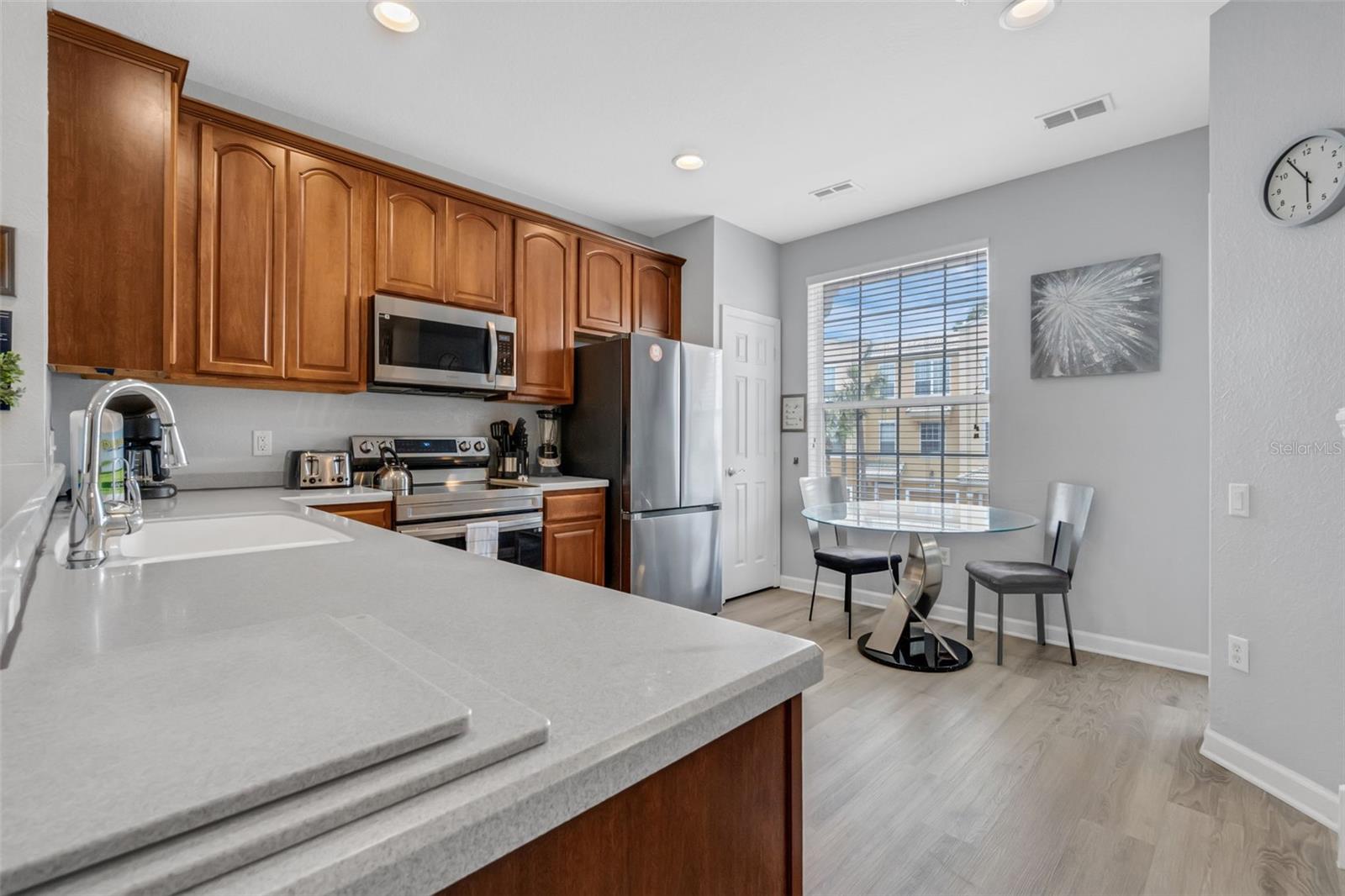Image 10 of 43 For 5038 Tideview Circle 21