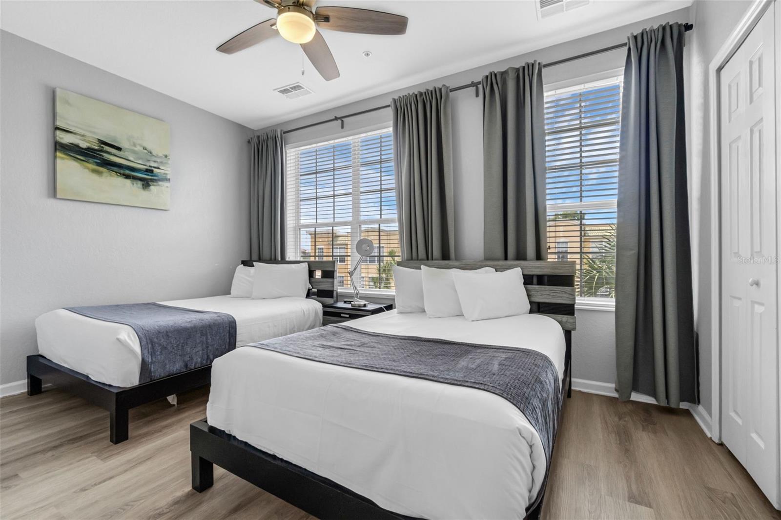 Image 13 of 43 For 5038 Tideview Circle 21